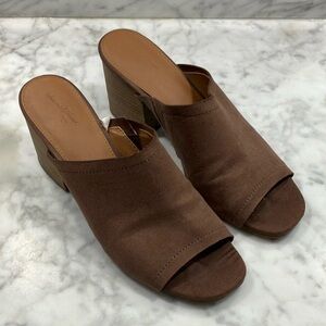 Universal Threads Brown Women's Slide Sandals w/ 3 in heel, open toe, size 9.5